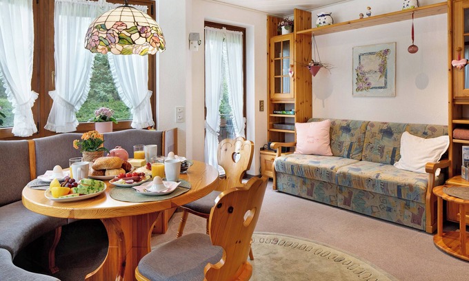 Titisee-Neustadt Apartamento | Apartamento 'Oskar' con vistas a la montaña, jardín compartido y Wi-Fi