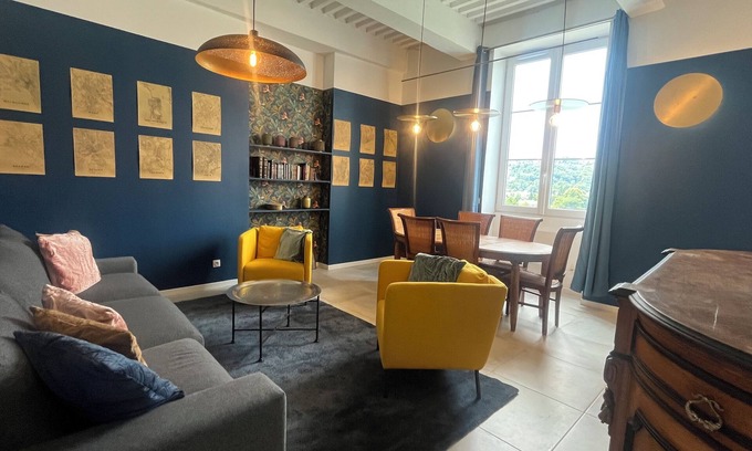 Vienne Apartamento | Apartment overlooking the Rhône, in the 17th-century Commanderie des Antonins.