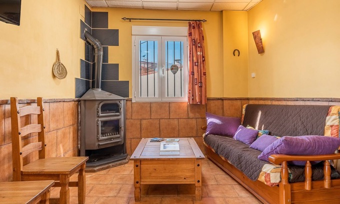 Jerez del Marquesado Apartamento | Apartamento 'Postero' con vistas a la montaña, balcón y Wi-Fi