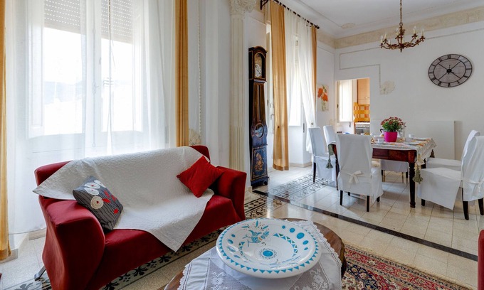 Bosa Historic Centre Apartamento | Apartamento 'Palazzo Storico Del 1600' con balcón y Wi-Fi