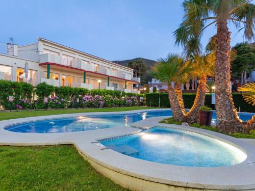 Llanca Apartamento | Apartment Palmiers I-1 by Interhome