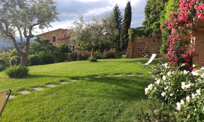 Pieve al Bagnoro Apartamento | Apartamento Papaveri, super vista, piscina con hidromasaje, wi-fi, relax.
