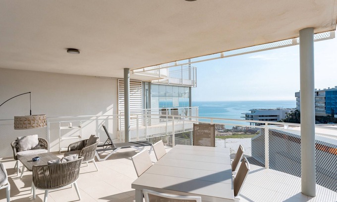 Fuengirola Apartamento | Apartamento 'Peninsula' con vistas al mar, Wi-Fi y aire acondicionado