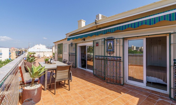 Fuengirola Apartamento | Apartamento 'Penthouse Victoria' con vistas al mar, Wi-Fi y aire acondicionado