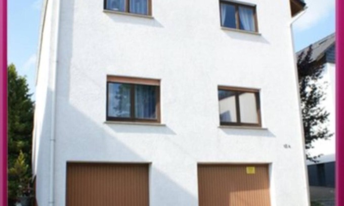 Hillscheid Apartamento | Piso de pino