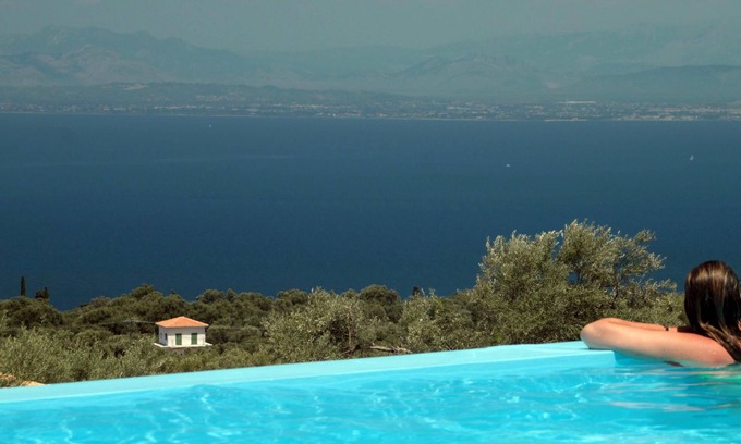 Tsoukaladhes Apartamento | Apartamento Pine de Villa Erato, loft interior, maravilloso mar y vistas a la montaña!