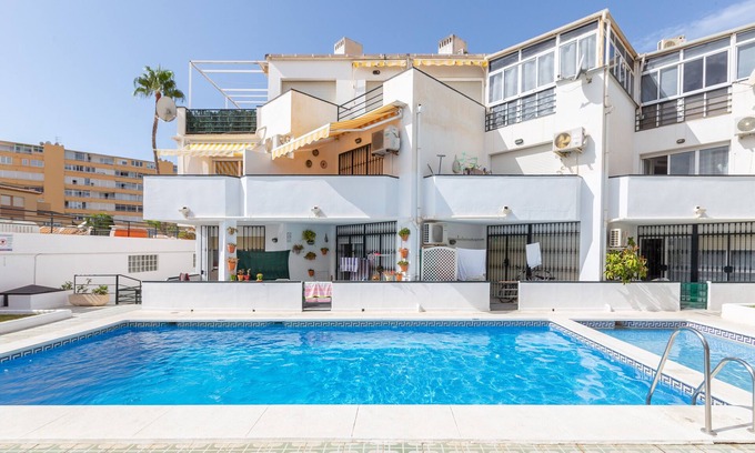 Carihuela Apartamento | Apartamento "Piso Carlota Alessandri" con piscina compartida y Wi-Fi