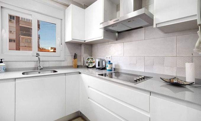 Cadiz Apartamento | Apartment 'Piso Moderno Puerta Del Mar' with Balcony, Wi-Fi and Air Conditioning
