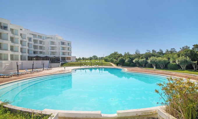 Prainha Apartamento | Apartamento 'Prainha Paradise - Algarve' con piscina compartida, Wi-Fi y aire acondicionado.