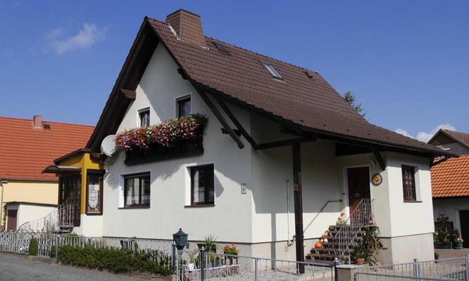 Sondershausen Apartamento | Apartment 'Private Fam Wölke' with Mountain View, Private Garden and Wi-Fi