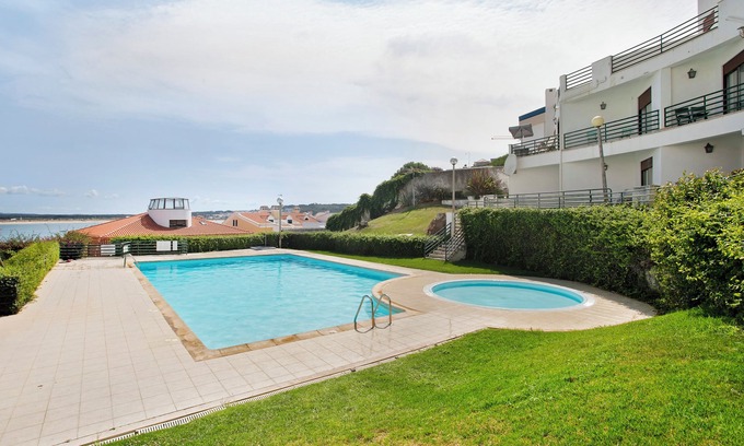 Sao Martinho do Porto Apartamento | Apartamento 'Vista Baia' con vistas al mar, piscina compartida y Wi-Fi
