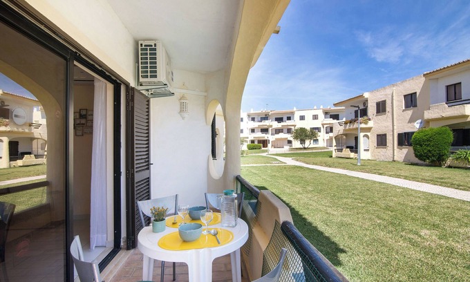 Montes de Alvor Apartamento | Apartamento 'Quinta Nova Hideaway - Alvor' con Piscina Compartida, Wi-Fi y Aire Acondicionado