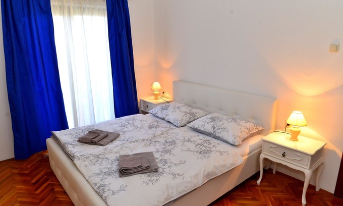 Milcetici Apartamento | Apartamento REA 4 + 2 **** con balcón y vista al mar, aire acondicionado