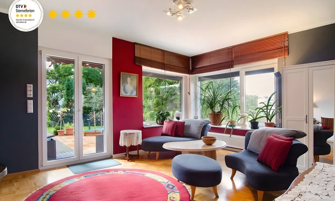 Sigmaringen Apartamento | Apartamento 'Refugium mit Schlossblick' con terraza privada, jardín compartido y Wi-Fi