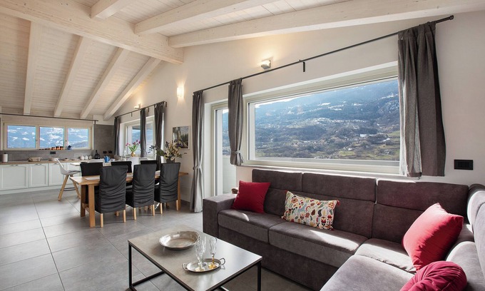 La Cretaz-Roisan Apartamento | Apartamento 'Residence Soleluna - Loft Sirio' con vistas a la montaña, terraza privada y Wi-Fi