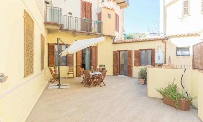 La Maddalena Apartamento | Apartamento 'Rifla Vacanze' con terraza y Wi-Fi