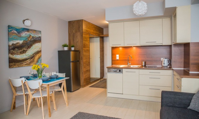 Cetniewo Apartamento | Apartamento Riviera 38m2, 4pax, Internet, Terraza, Estacionamiento, Ascensor, Aire Acondicionado