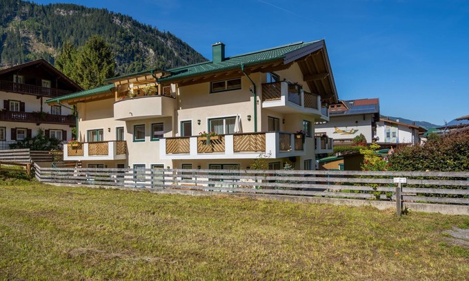 Mayrhofen Apartamento | Apartamento Rosa by Interhome
