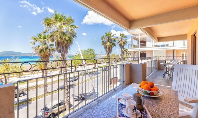 Pivarada Apartamento | Apartamento "Rosso Marrone" con vistas al mar, terraza privada y Wi-Fi