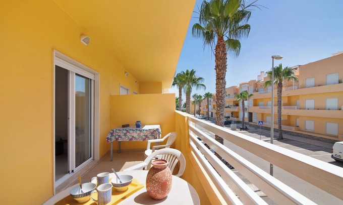 Canada Apartamento | Apartamento 'Royal Cabanas Golf 88' con piscina compartida, jardín compartido y aire acondicionado.