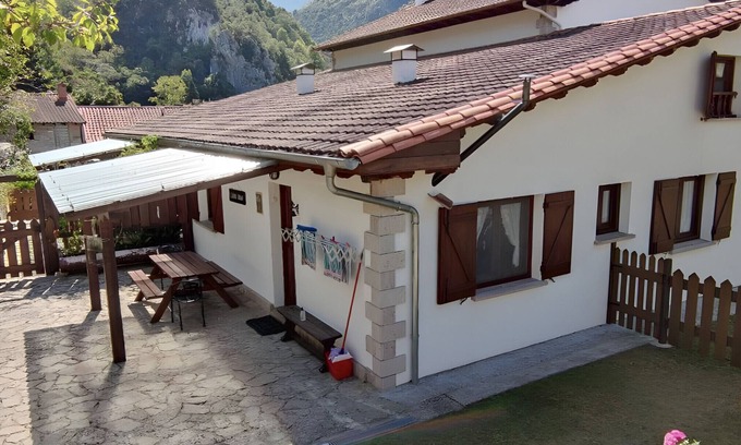 Penamellera Alta Apartamento | Apartamento 'Rural Rubó' con vistas a la montaña, terraza privada y Wi-Fi