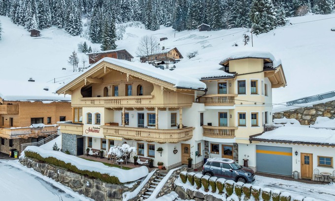 Hippach Apartamento | Apartment Sonne in Ferienhaus Johanna in the Zillertal- close to the ski slopes and hiking region