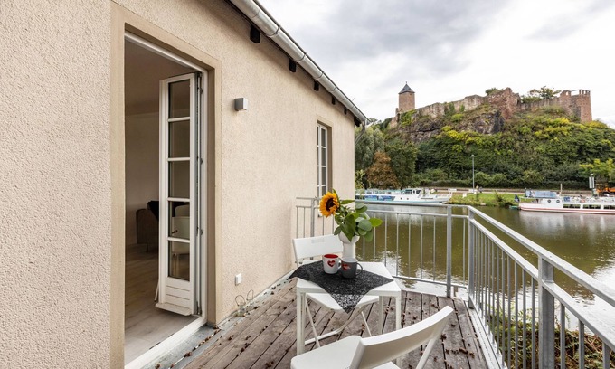 Stadtbezirk Nord Apartamento | Apartamento 'Saale Fewo Mit Burgblick' con vistas al lago, jardín compartido y Wi-Fi