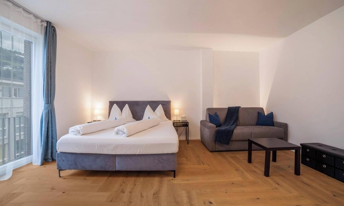 Merano Apartamento | Apartamento "Sabine G" con vistas a la montaña, aire acondicionado, Wi-Fi y balcón