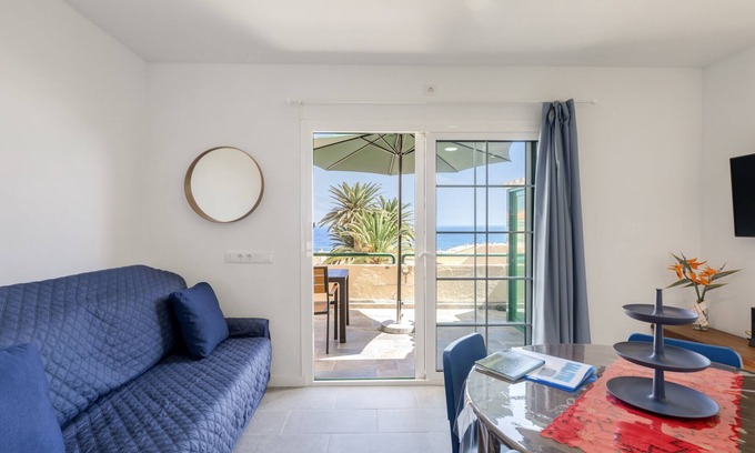 Brena Baja Apartamento | Apartamento 'Salitre Tea' con vistas al mar, piscina compartida y Wi-Fi
