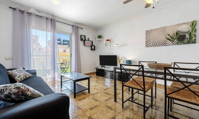 Sant Carles de la Rapita Apartamento | Apartamento 'Sant Carles' con vistas al mar, balcón y Wi-Fi