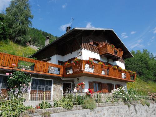 Valdisotto Apartamento | Apartment Santa Lucia-3 by Interhome