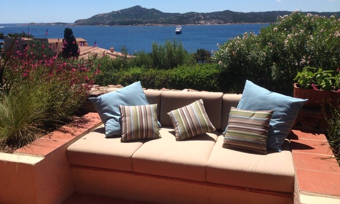 Porto Cervo Apartamento | Apartamento recientemente renovado en el complejo residencial Cala Romantica