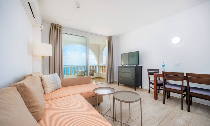 Portocolom Apartamento | Apartamento 'Sea View Room 106' con piscina compartida, Wi-Fi y aire acondicionado.