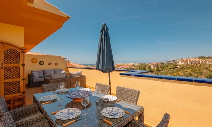 El Faro Apartamento | Apartamento; vistas al mar, gran terraza, cerca de playa; El Faro, Mijas