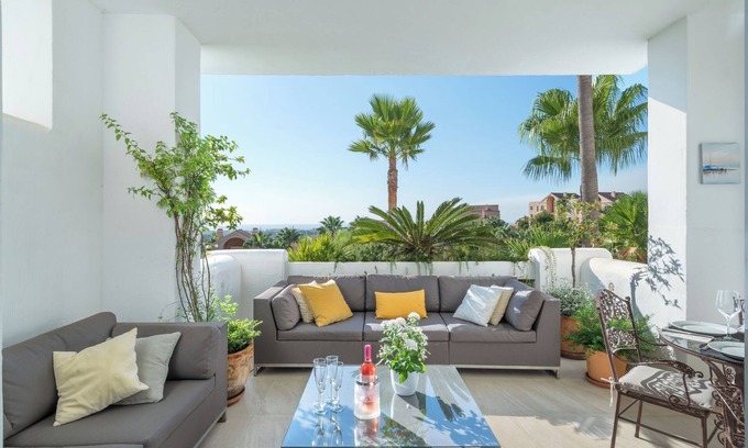 New Golden Mile Apartamento | Apartamento "Seaview Flat Benahavis-Marbella" con vistas al mar, piscina, Wi-Fi, terraza