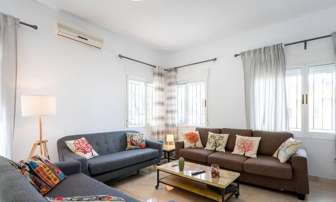 San Bernardo Apartamento | Apartment Seville, 5 bedrooms, 10 persons