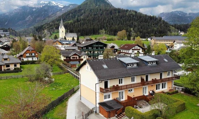 Bad Mitterndorf Apartamento | Apartment Silberkraut (70 m2), parking, WLAN, large garden, playground