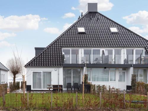 Offingawier Apartamento | Apartment Sneekermeer with Water Sports Access