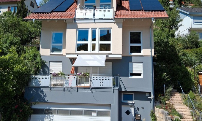 Bad Urach Apartamento | Apartamento 'Sonntag' con balcón y Wi-Fi