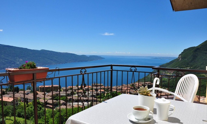 Gardola Apartamento | Apartamento "Stella del Garda 1" con balcón y Wi-Fi