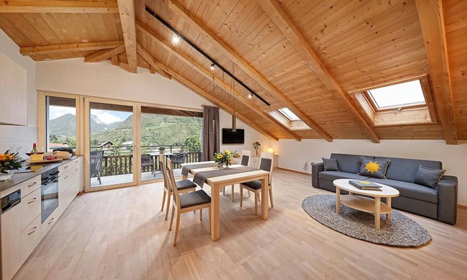 Merano Apartamento | Apartamento 'Stöckerhof Sonne' con vistas a la montaña, piscina compartida y Wi-Fi