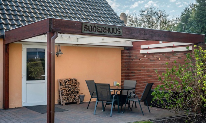 Wangerland Apartamento | Apartamento 'Süderhuus' con terraza privada, jardín privado y Wi-Fi