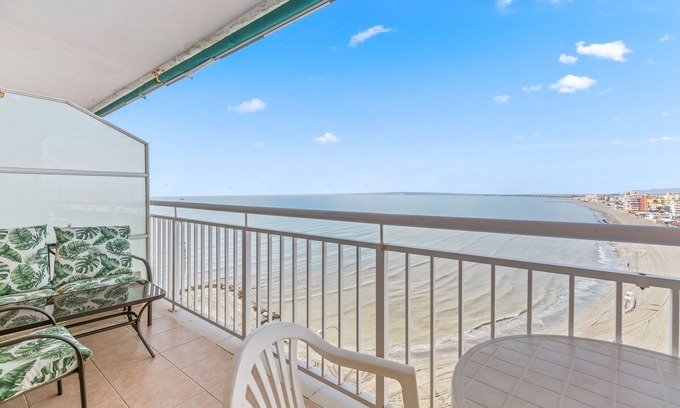 Santa Pola Apartamento | Apartamento 'Sunflower Costa Blanca' con vistas al mar, Wi-Fi y aire acondicionado