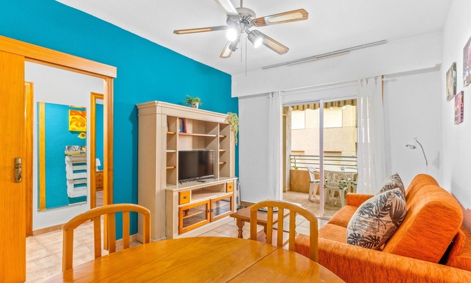 Santa Pola Apartamento | Apartamento 'Sunflower Club Náutico' con terraza privada, balcón y Wi-Fi