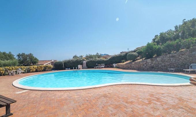 Porto San Paolo Apartamento | Apartamento 'Tavolara Porto San Paolo E2' con vistas al mar, piscina compartida y aire acondicionado