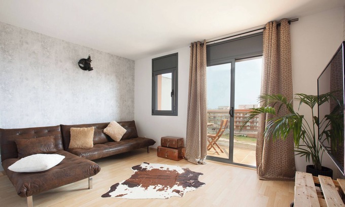 Canet de Mar Apartamento | Apartamento 'Terraced Beach' con terraza privada, Wi-Fi y aire acondicionado