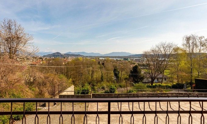 Arona Apartamento | Apartamento 'Terrazza' con vistas al lago, terraza privada y Wi-Fi