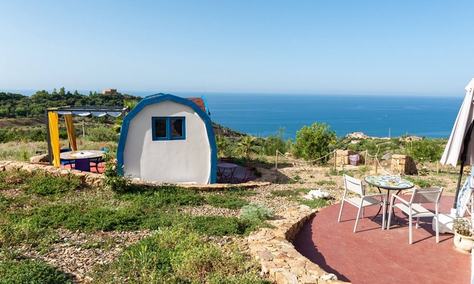 Castel Di Tusa Alquiler De RV | Apartment 'Terreditusa - Bungalow Lavanda' with Sea View, Wi-Fi and Air Conditioning