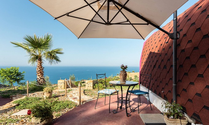 Castel Di Tusa Alquiler De RV | Apartment 'Terreditusa - Bungalow Melograno' with Sea View, Wi-Fi and Air Conditioning