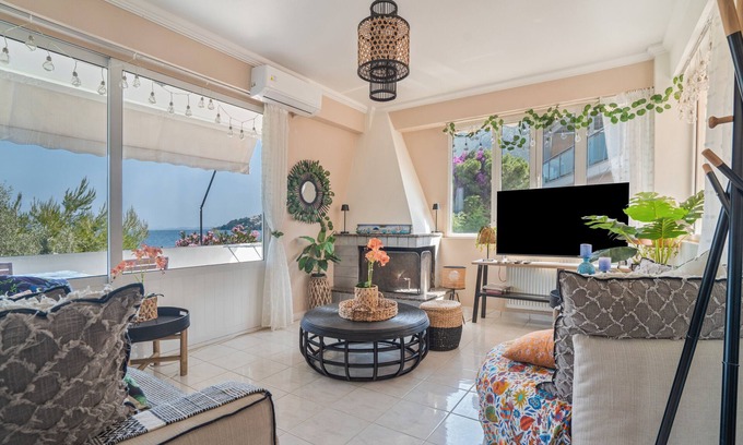 Nikiana Apartamento | Apartamento 'Theodoros 1' con vistas al mar, Wi-Fi y aire acondicionado